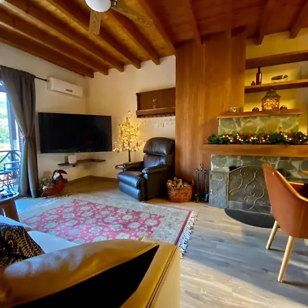 Cozy Mountain In Apartment Platres
