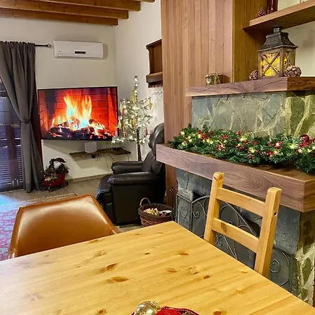 Cozy Mountain In Apartment Platres